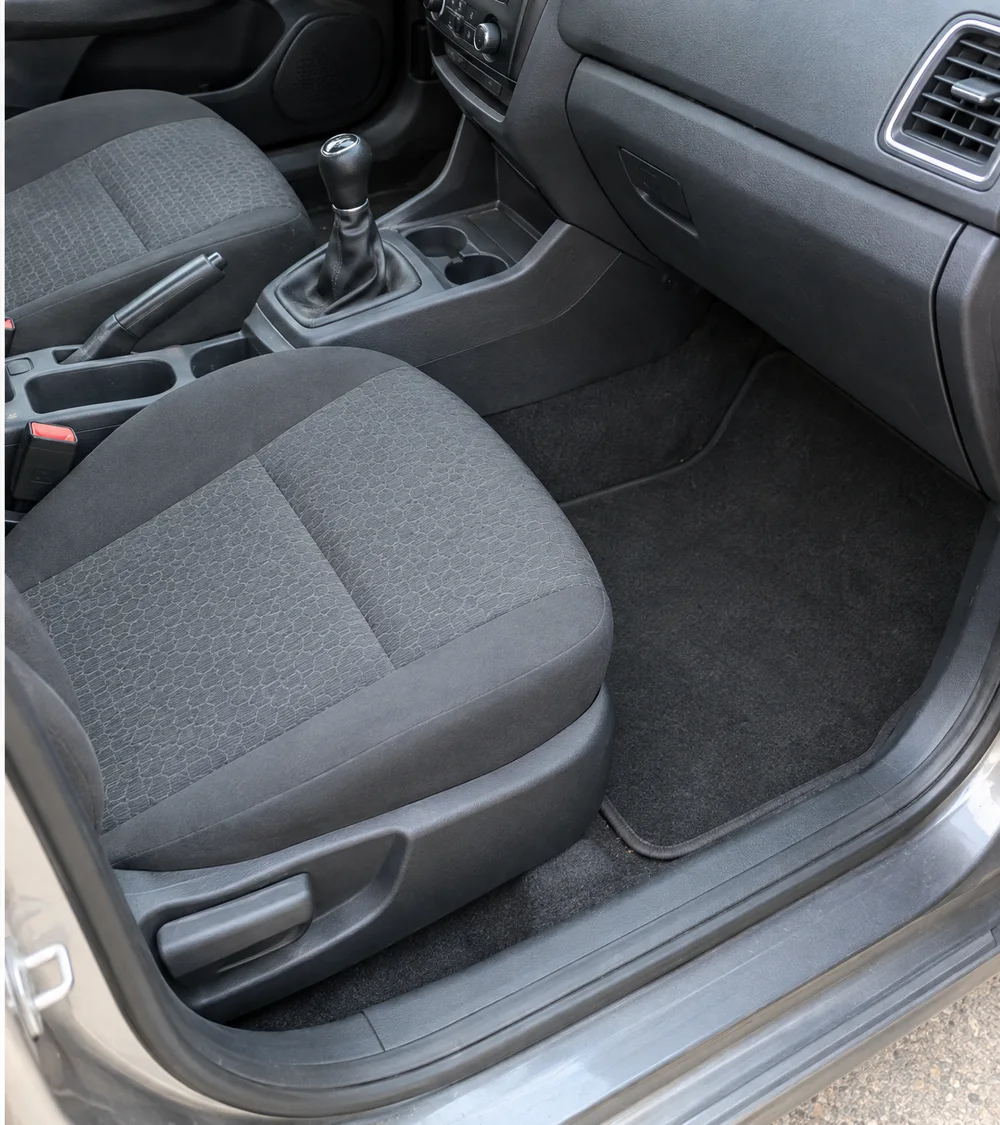 Interior do veículo depois da higienização, exemplo de serviço da Santos Lavacar